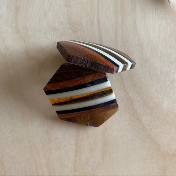 VINTAGE 1970’s WOOD AND RESIN GEOMETRIC EARRINGS HEXAGON SHAPE - Picture 3 of 4